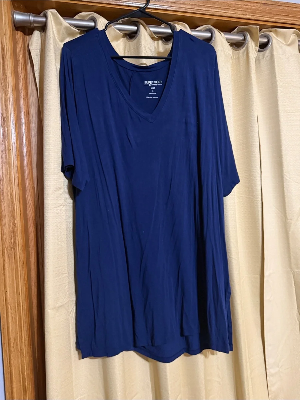 Super soft V-Neck Shirt in Navy Blue - Picture 1 of 3
